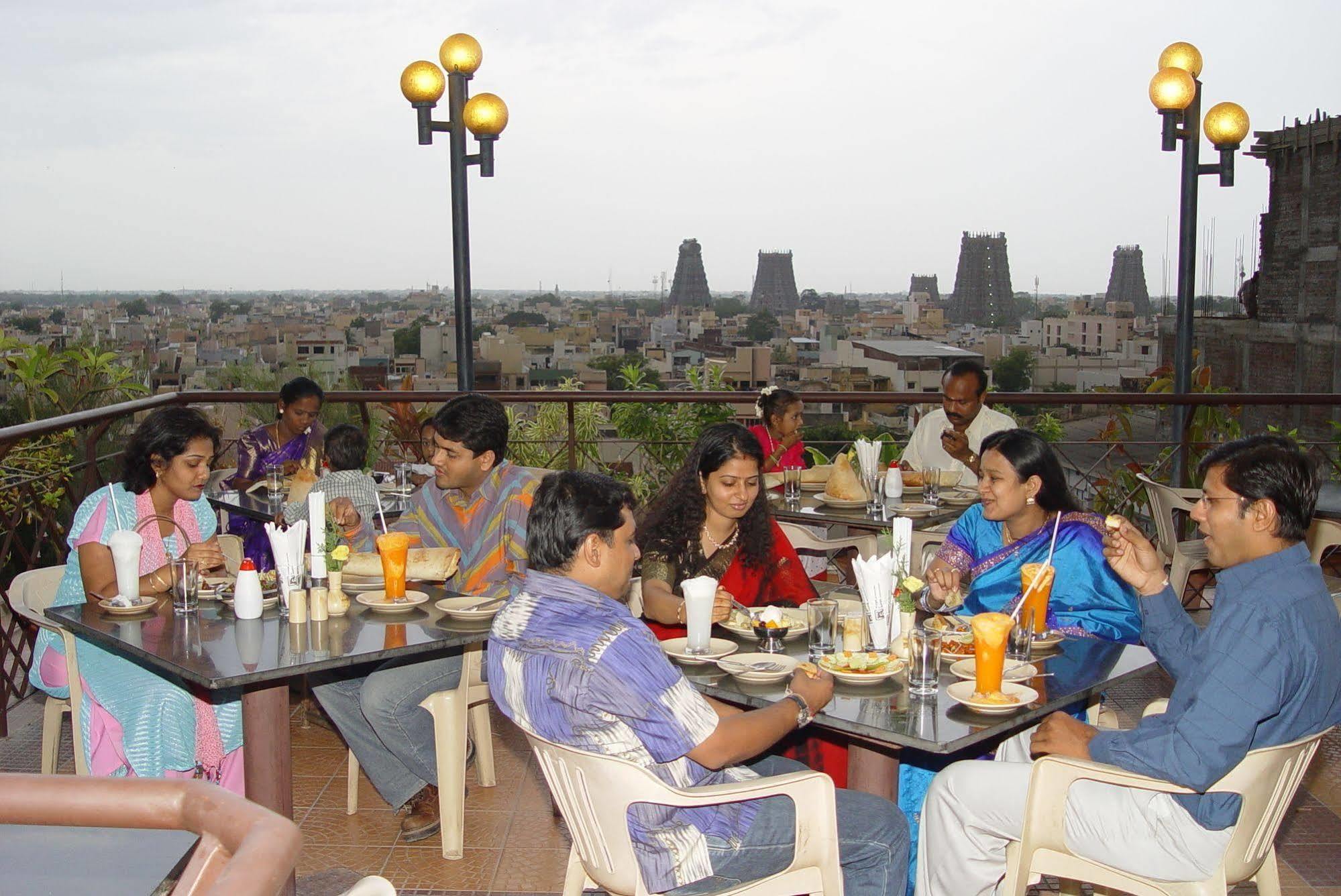 Hotel Supreme Madurai Esterno foto